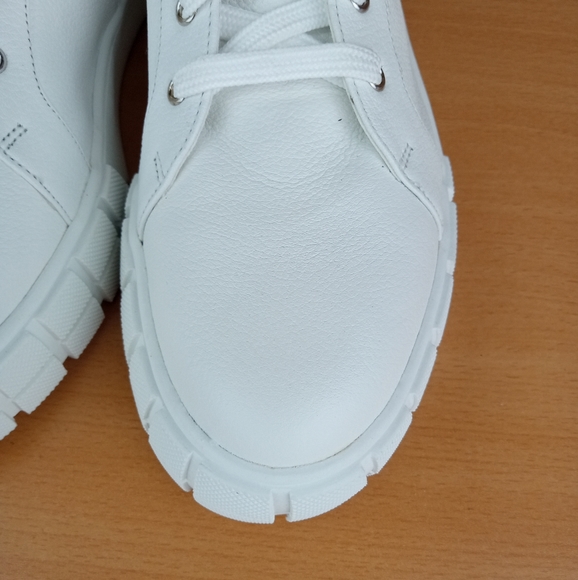 NWT Linea Paolo 'Gio Lo' Genuine Leather High Top Side Zip Sneakers in All White - Picture 5 of 10